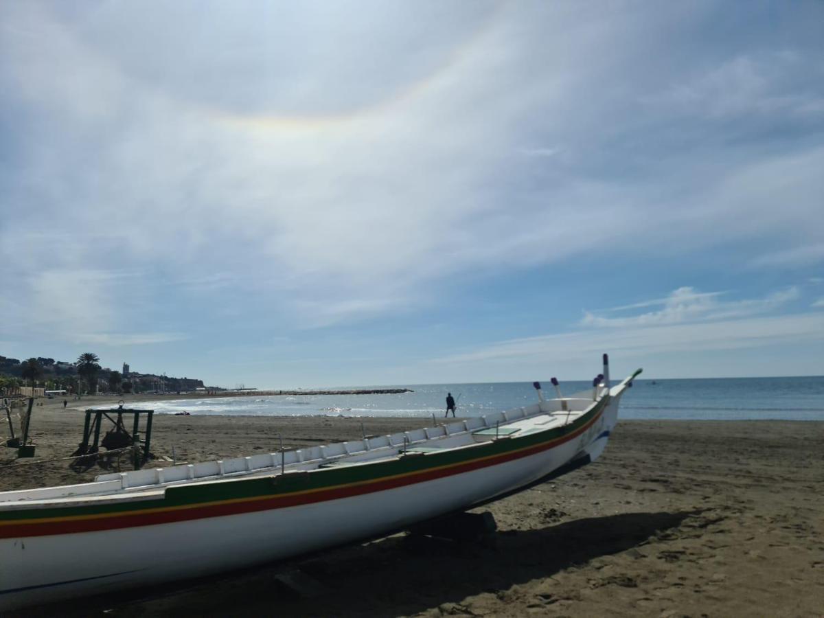 Ferienwohnung Apartamento Cerca De La Playa Málaga Exterior foto